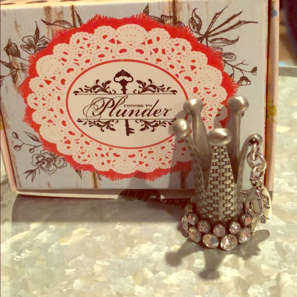 Plunder Lia Crown